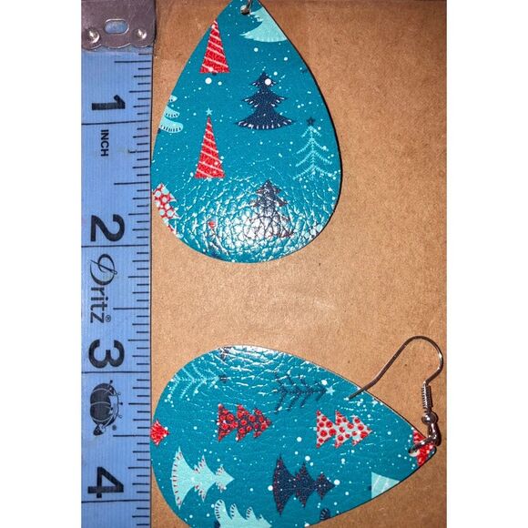 ☀️3/$12☀️ Faux Leather Christmas Tree Earrings - Picture 3 of 4